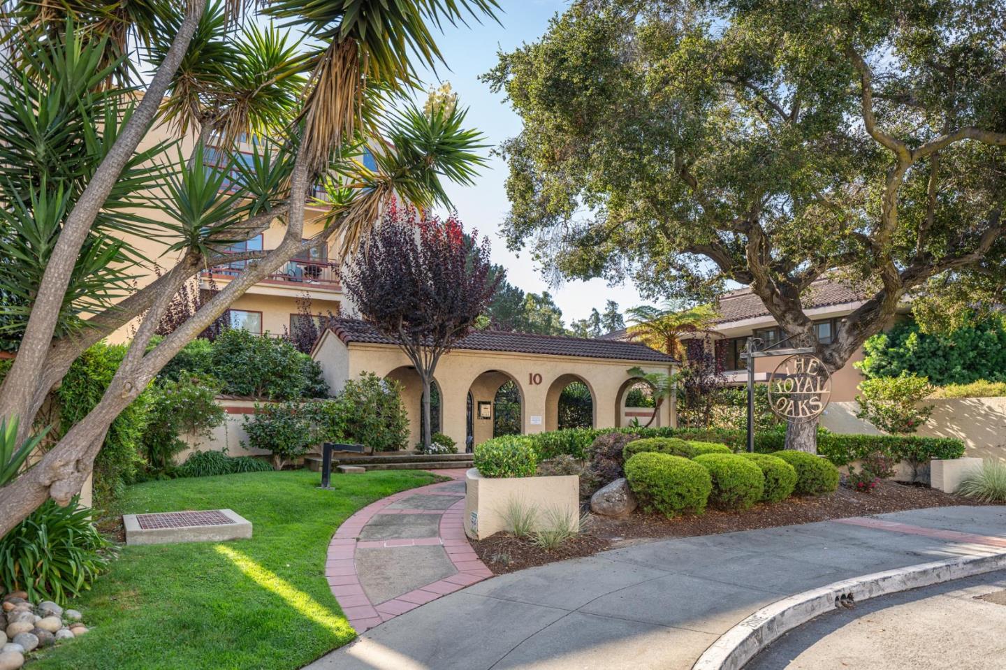 Front Image Thumbnail for ML82040480