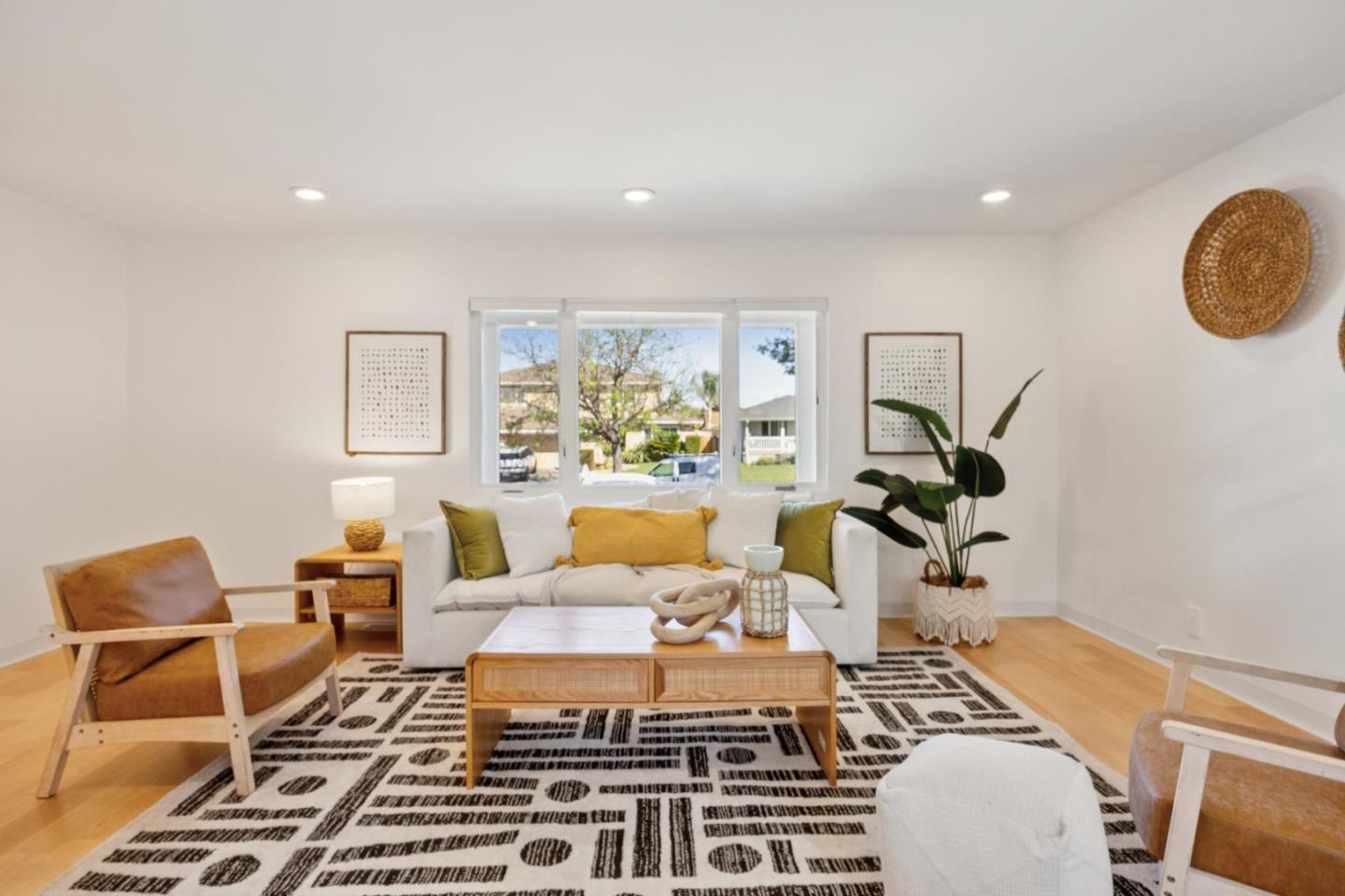 Front Image Thumbnail for ML82040486