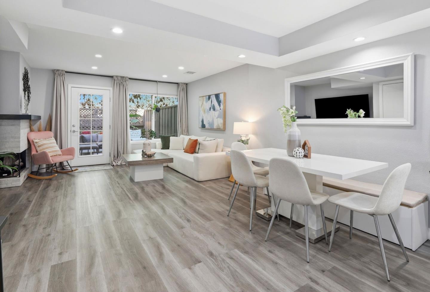 Front Image Thumbnail for ML82040500