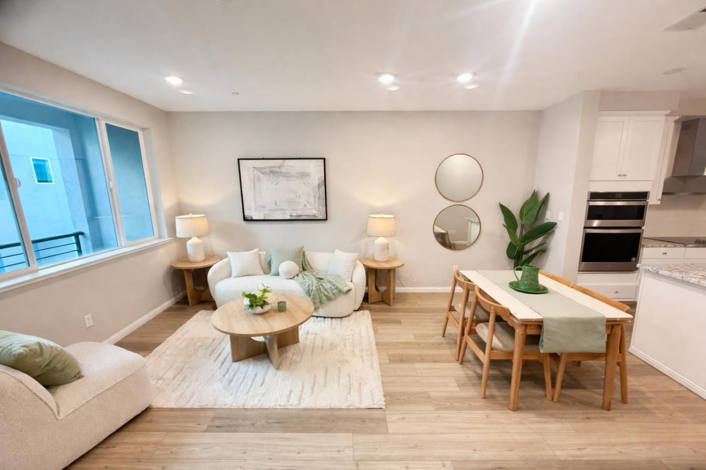 Front Image Thumbnail for ML82040533