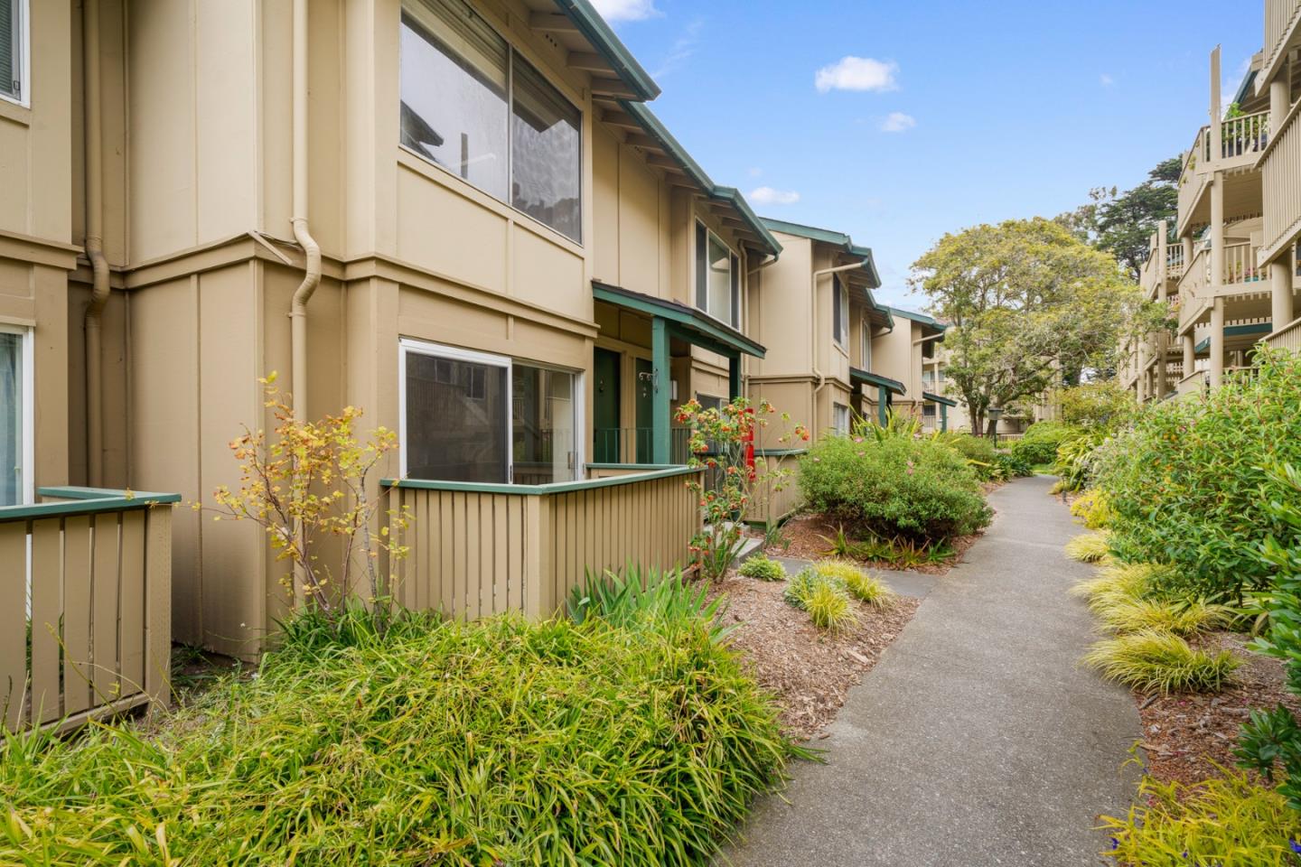 Front Image Thumbnail for ML82040544