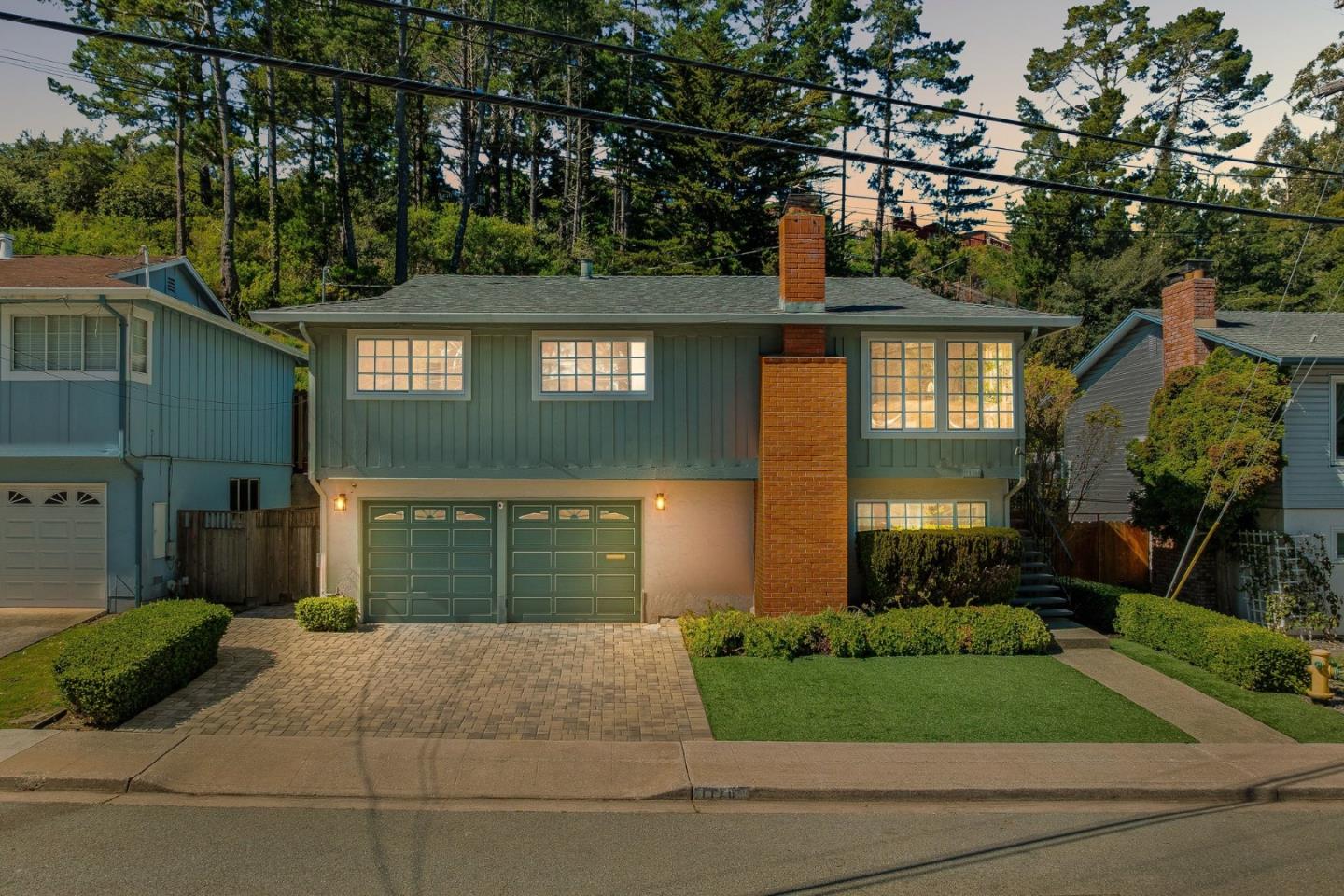 Front Image Thumbnail for ML82040580