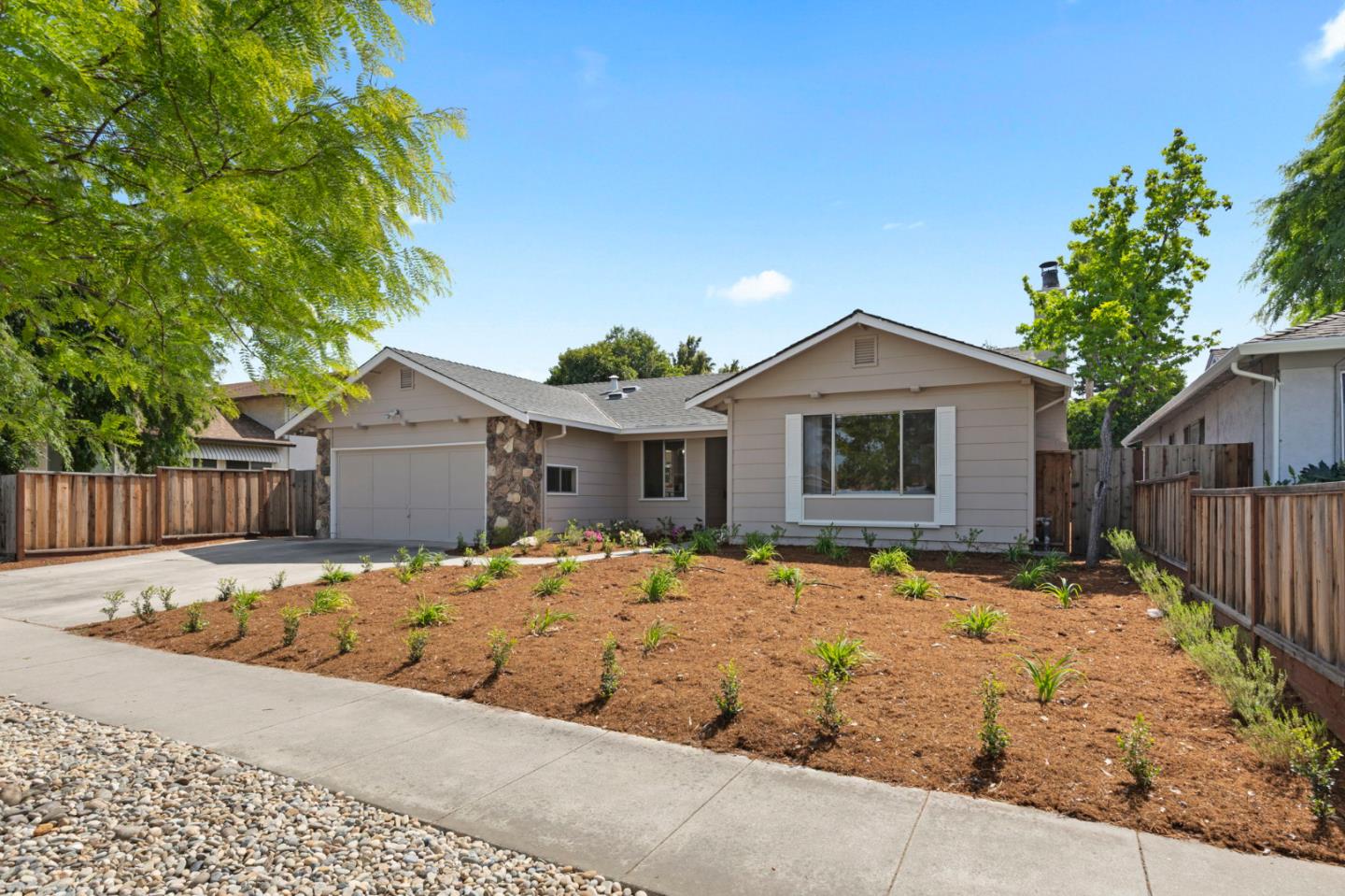 Front Image Thumbnail for ML82040590