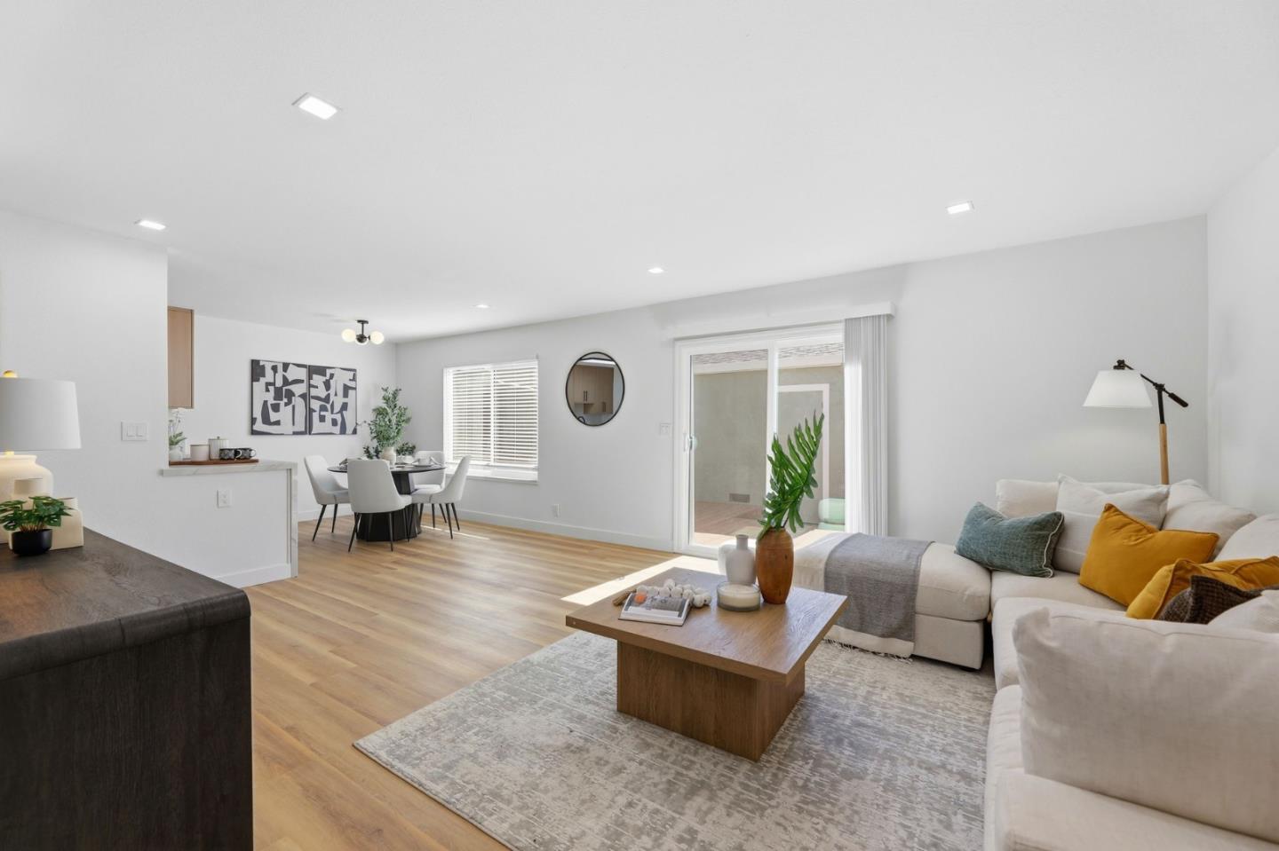 Front Image Thumbnail for ML82040630