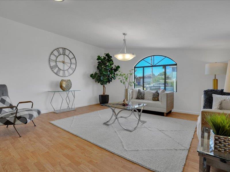 Front Image Thumbnail for ML82040708