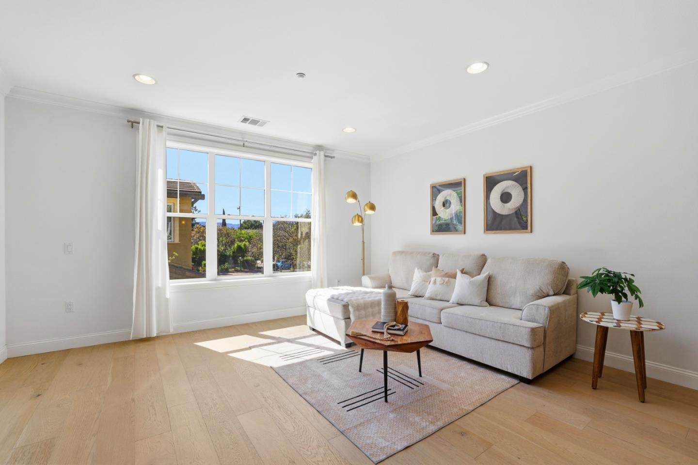 Front Image Thumbnail for ML82040709