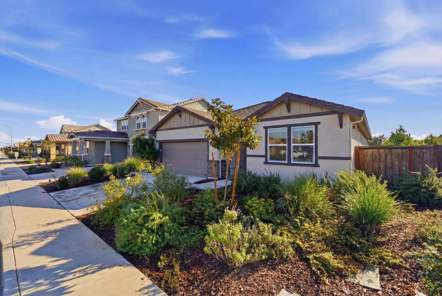 Front Image Thumbnail for ML82040832