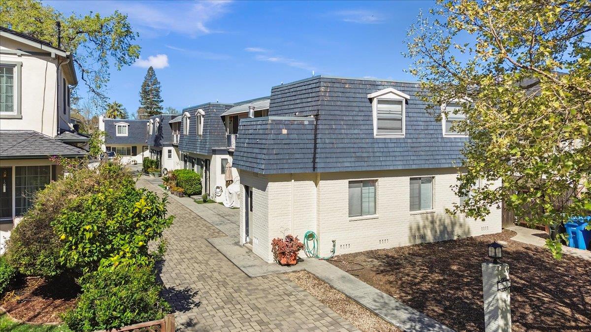 Front Image Thumbnail for ML82040962