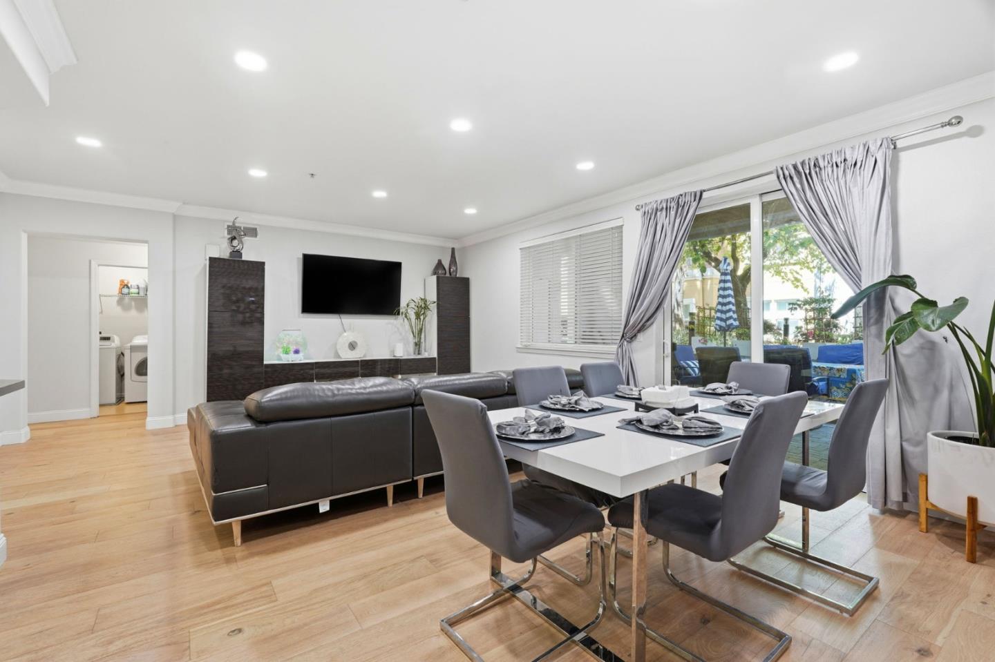 Front Image Thumbnail for ML82047249