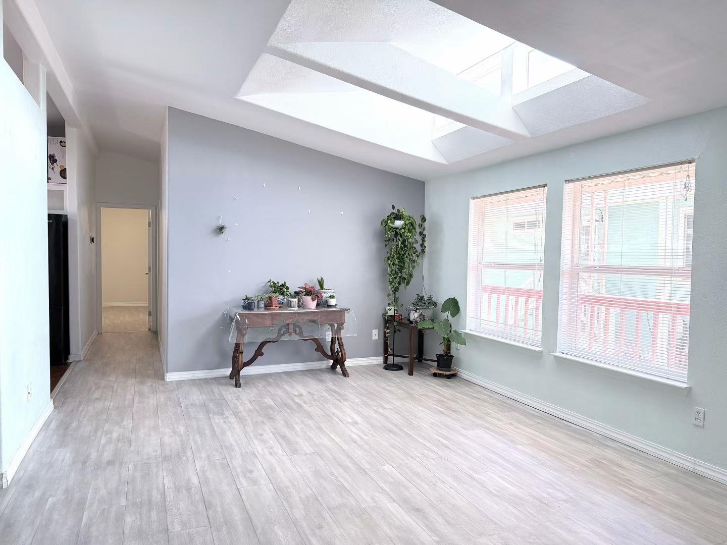 Front Image Thumbnail for ML82047323