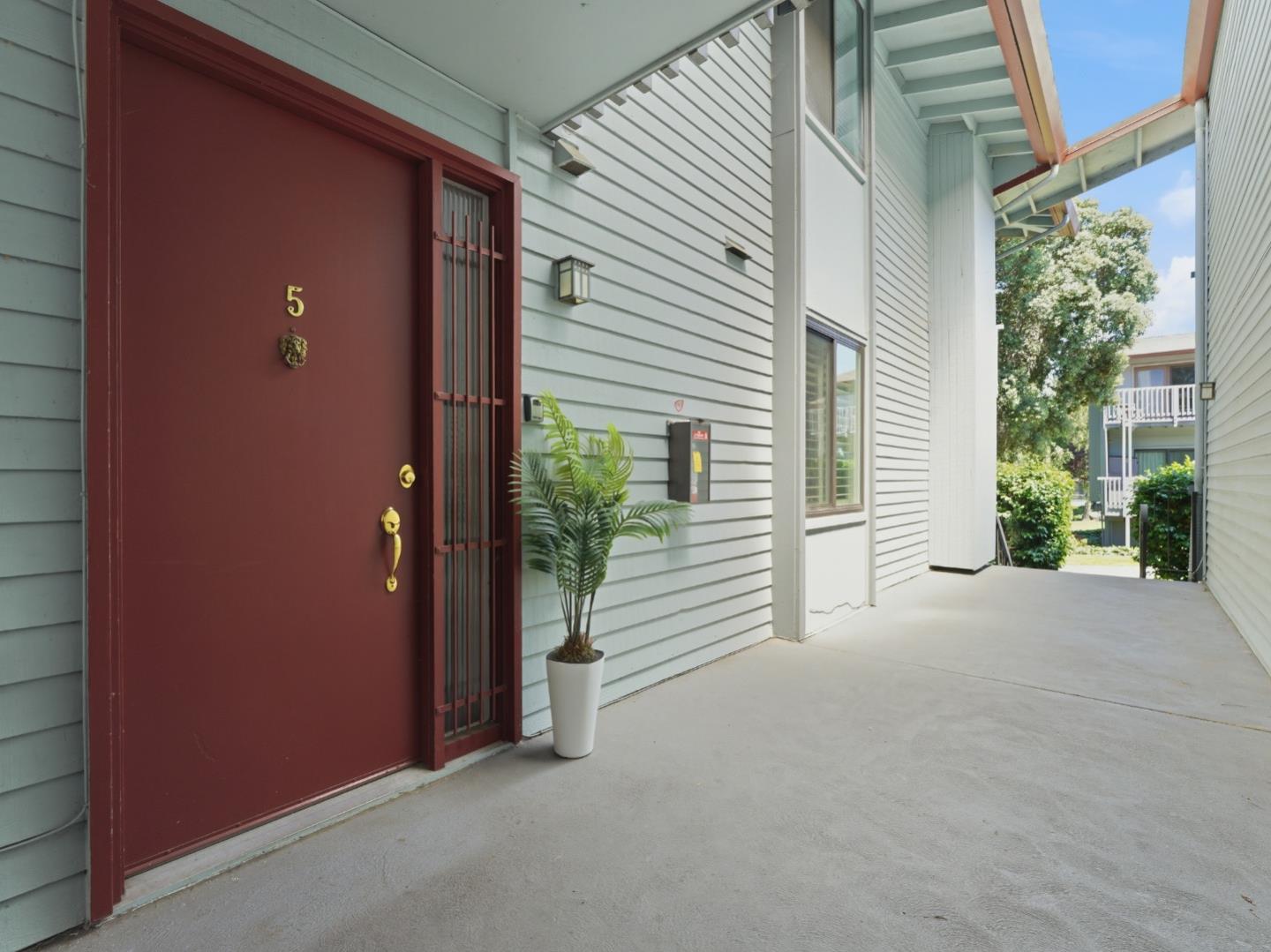 Front Image Thumbnail for ML82048451