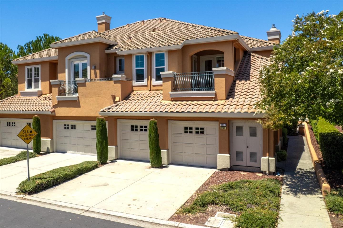 Front Image Thumbnail for ML82052571