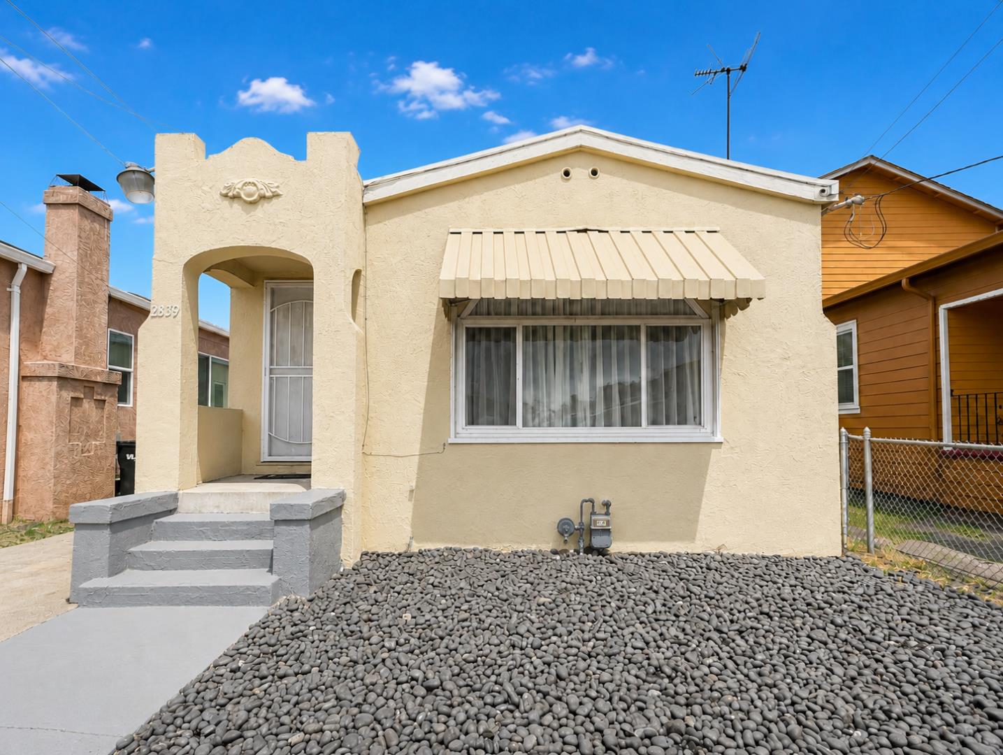 Front Image Thumbnail for ML82052827