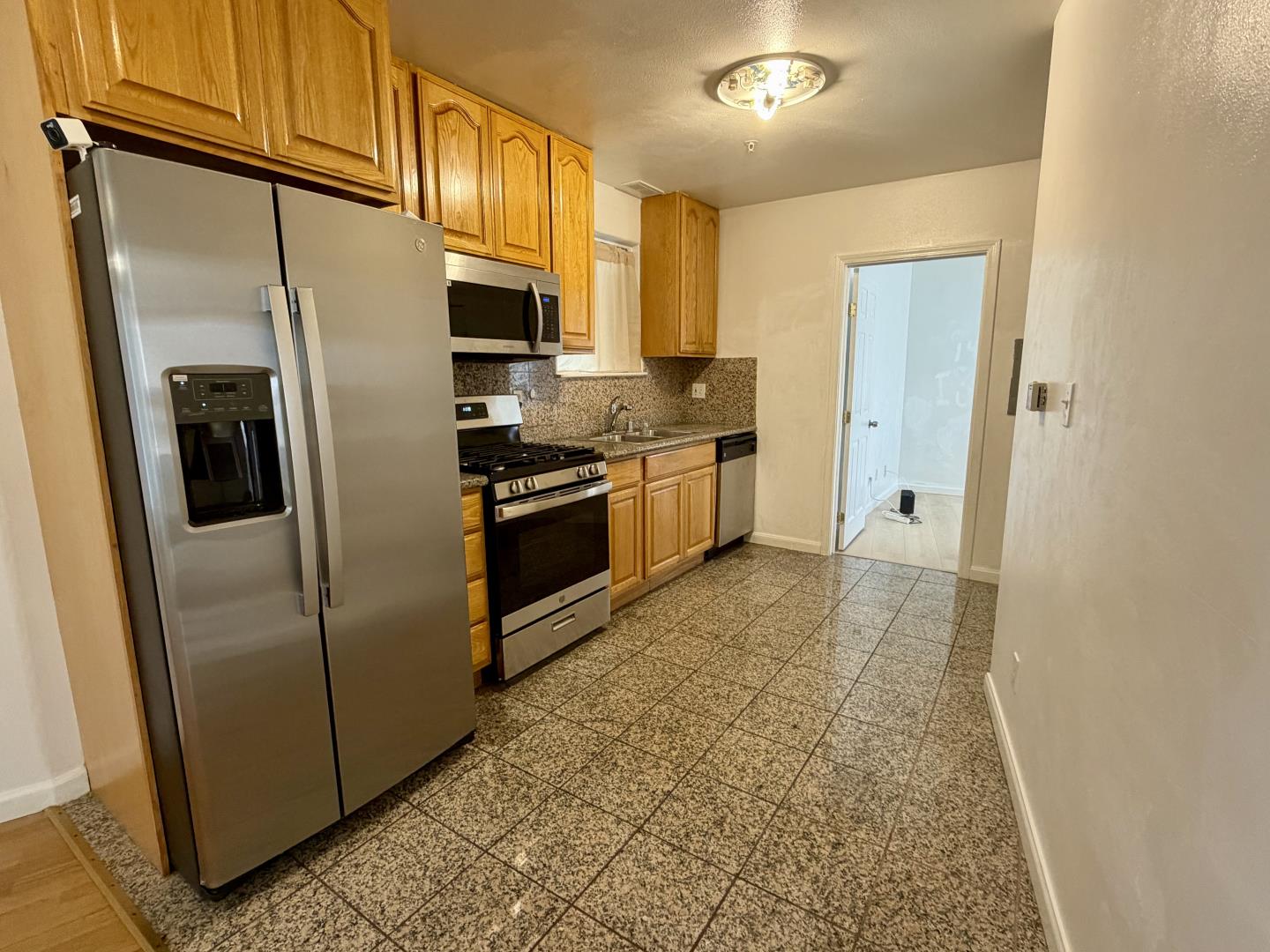 Front Image Thumbnail for ML82054690