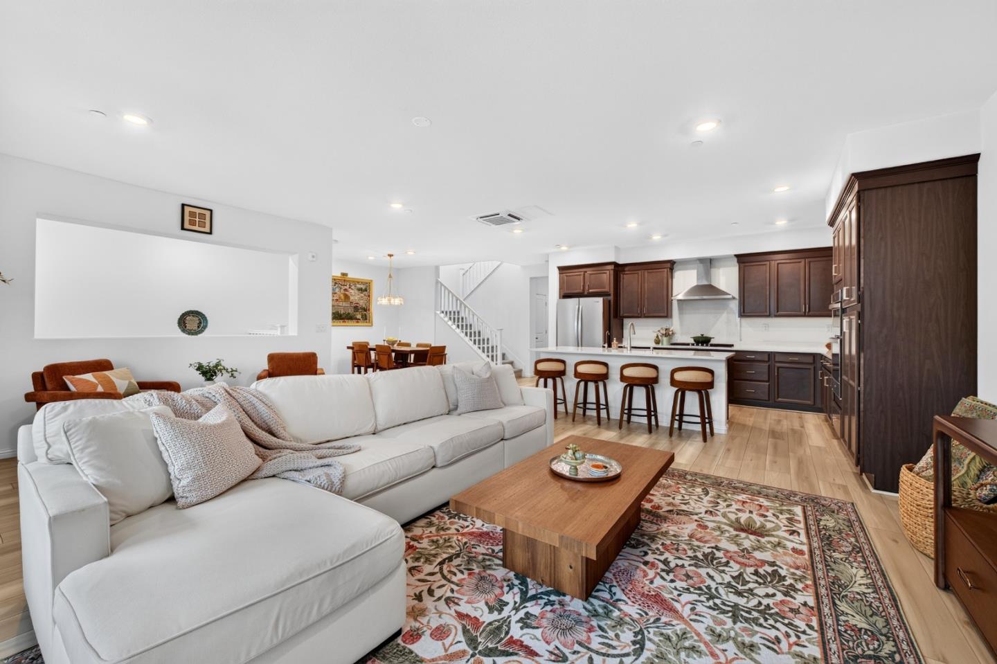 Front Image Thumbnail for ML82054745