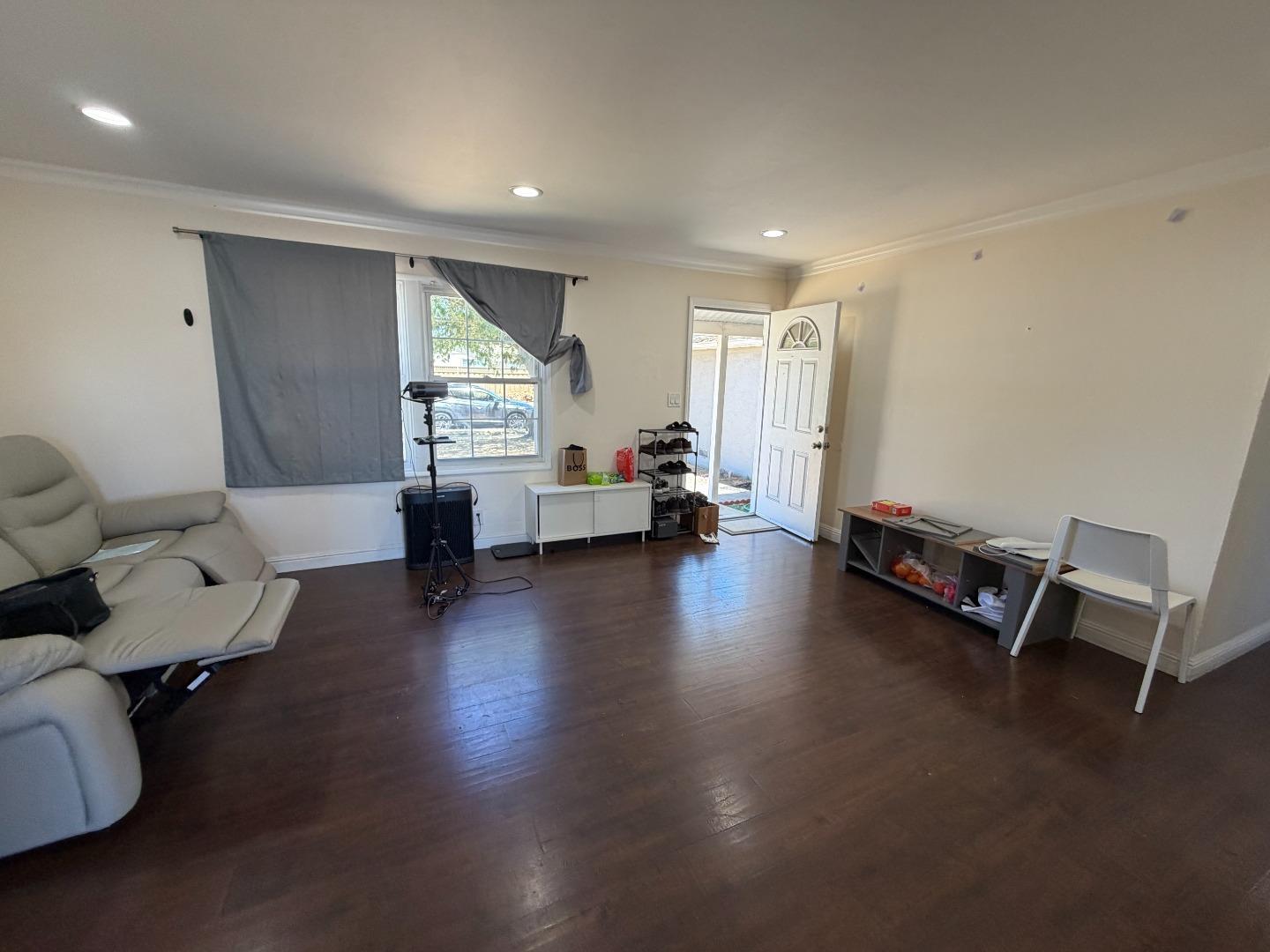 Front Image Thumbnail for ML82055096