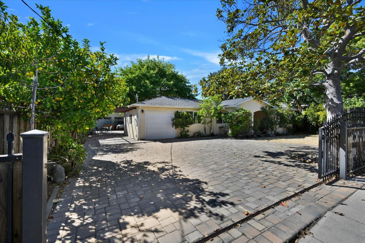 Front Image Thumbnail for ML82055279