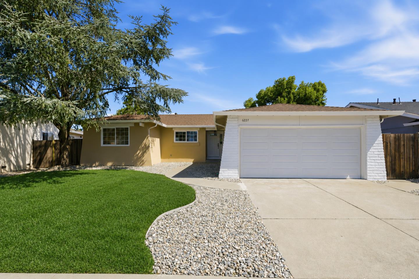Front Image Thumbnail for ML82055893