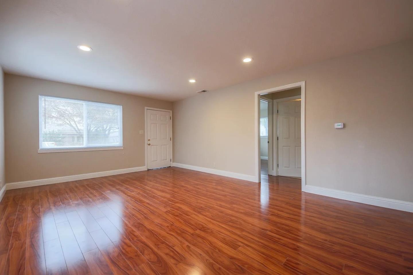 Front Image Thumbnail for ML82055953
