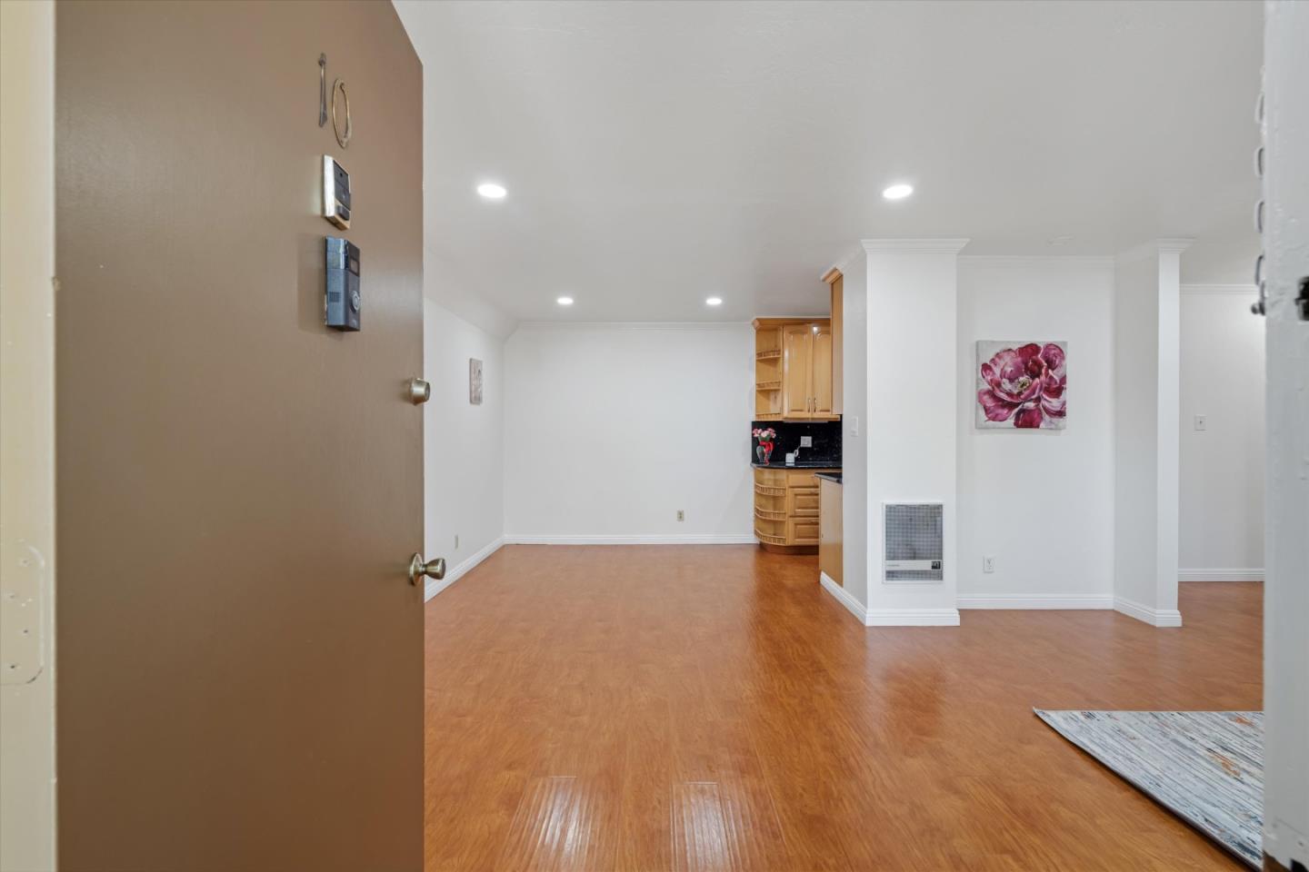 Front Image Thumbnail for ML82056152
