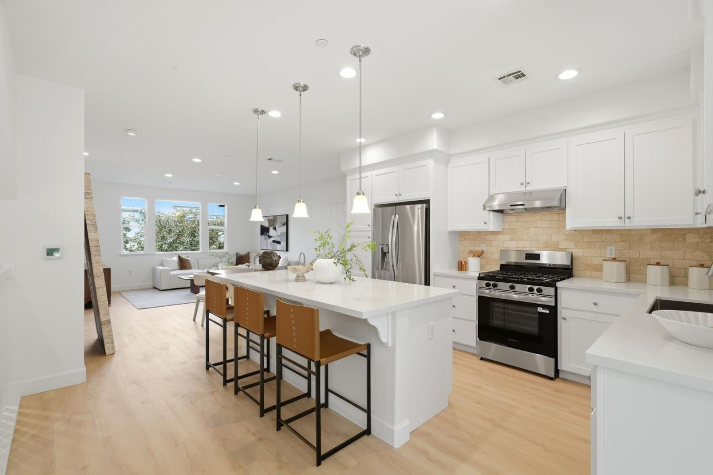 Front Image Thumbnail for ML82056891