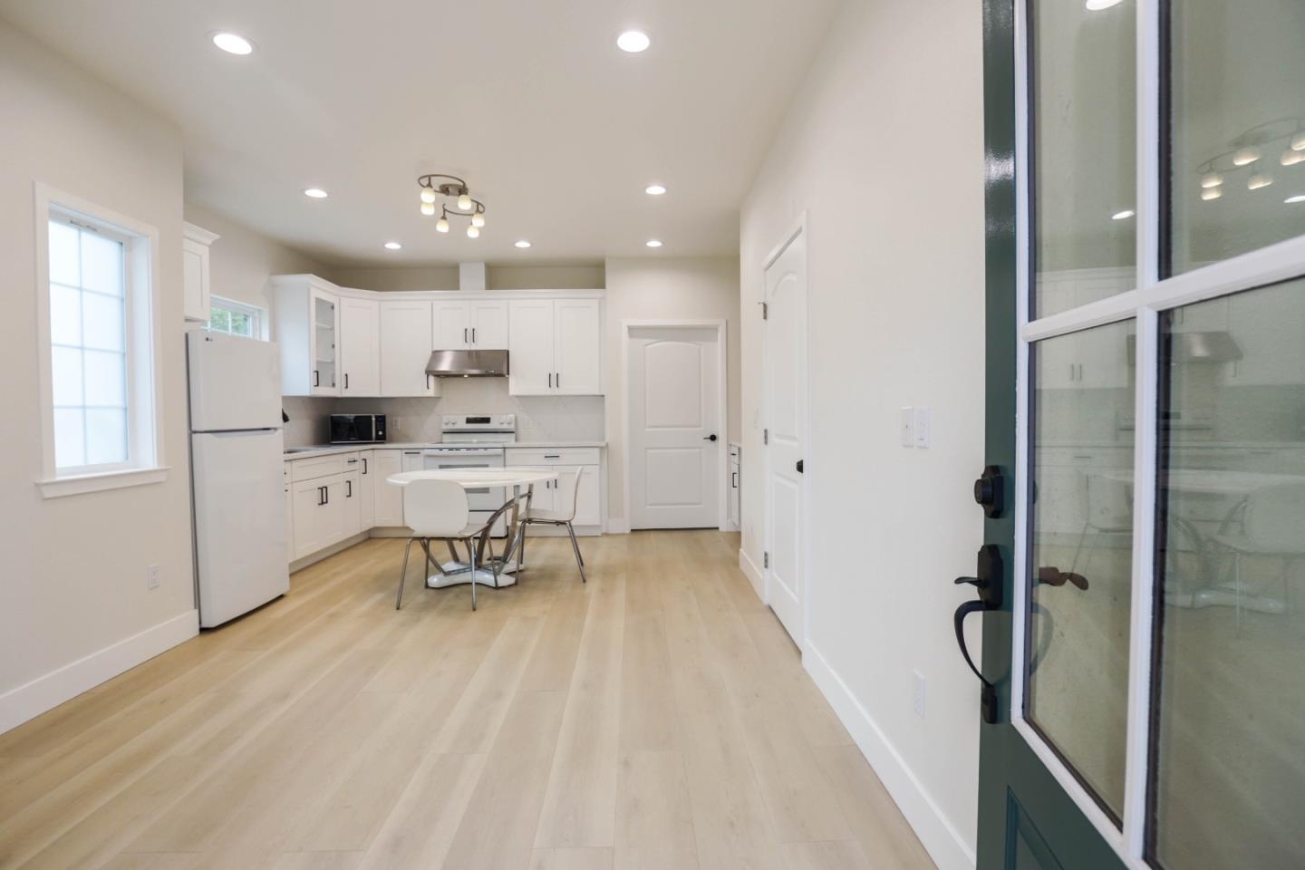 Front Image Thumbnail for ML82057215