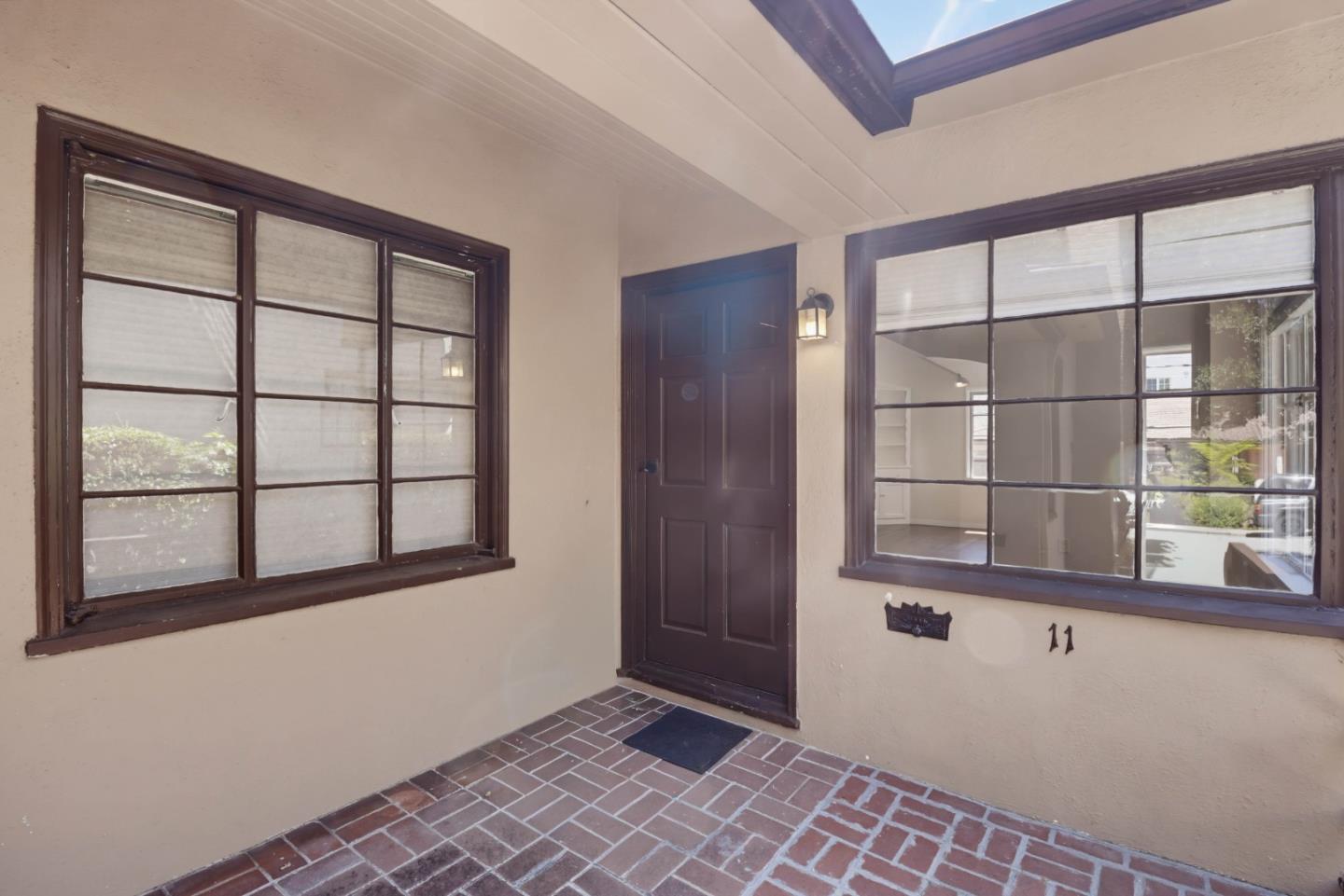 Front Image Thumbnail for ML82057261