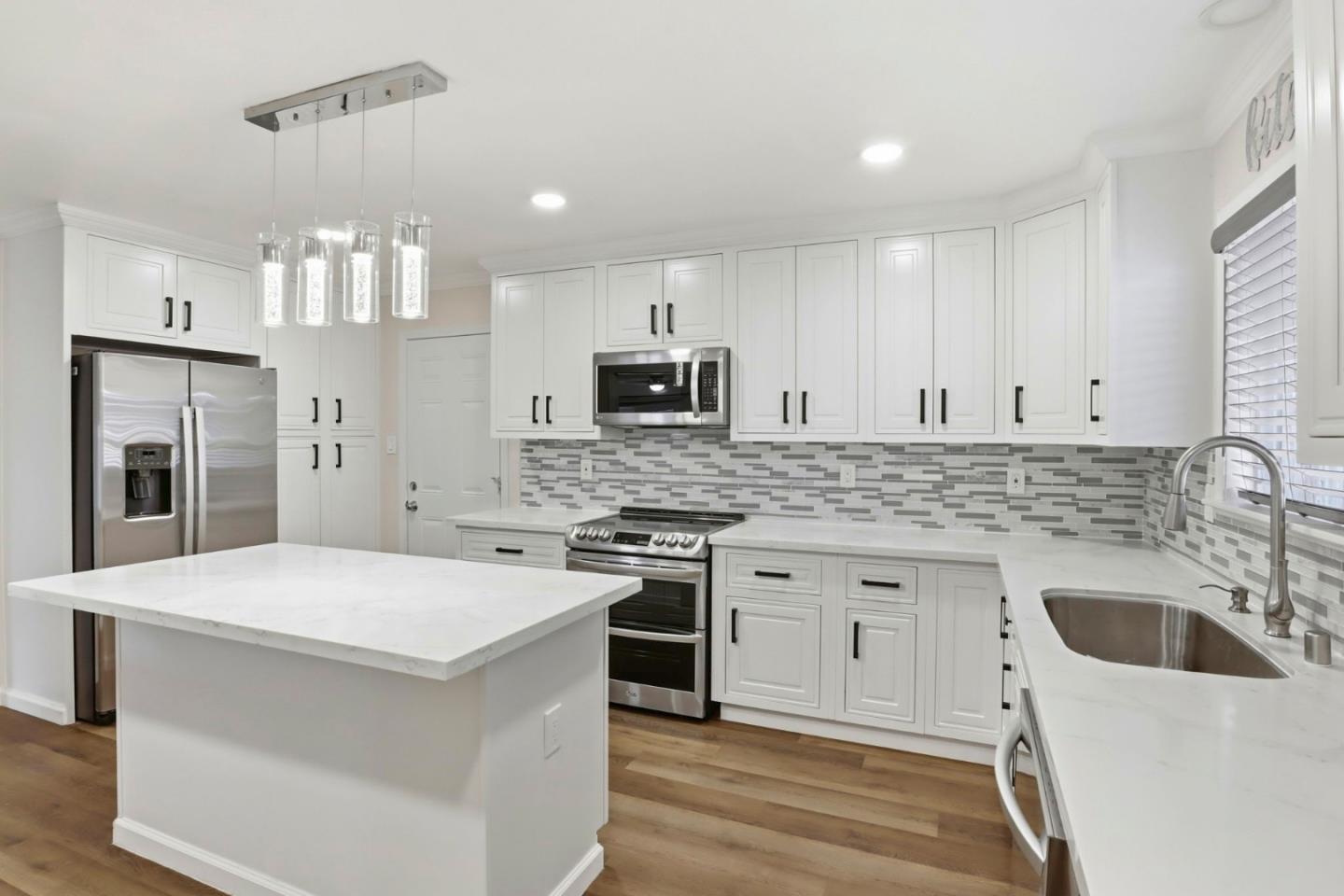 Front Image Thumbnail for ML82063240